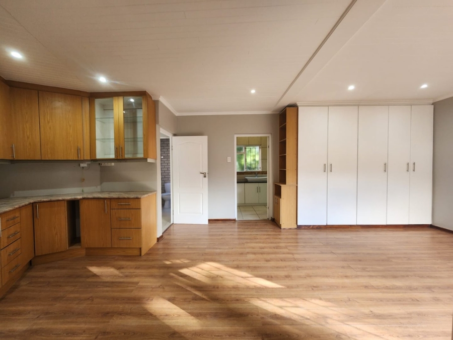 5 Bedroom Property for Sale in Loerie Park Western Cape